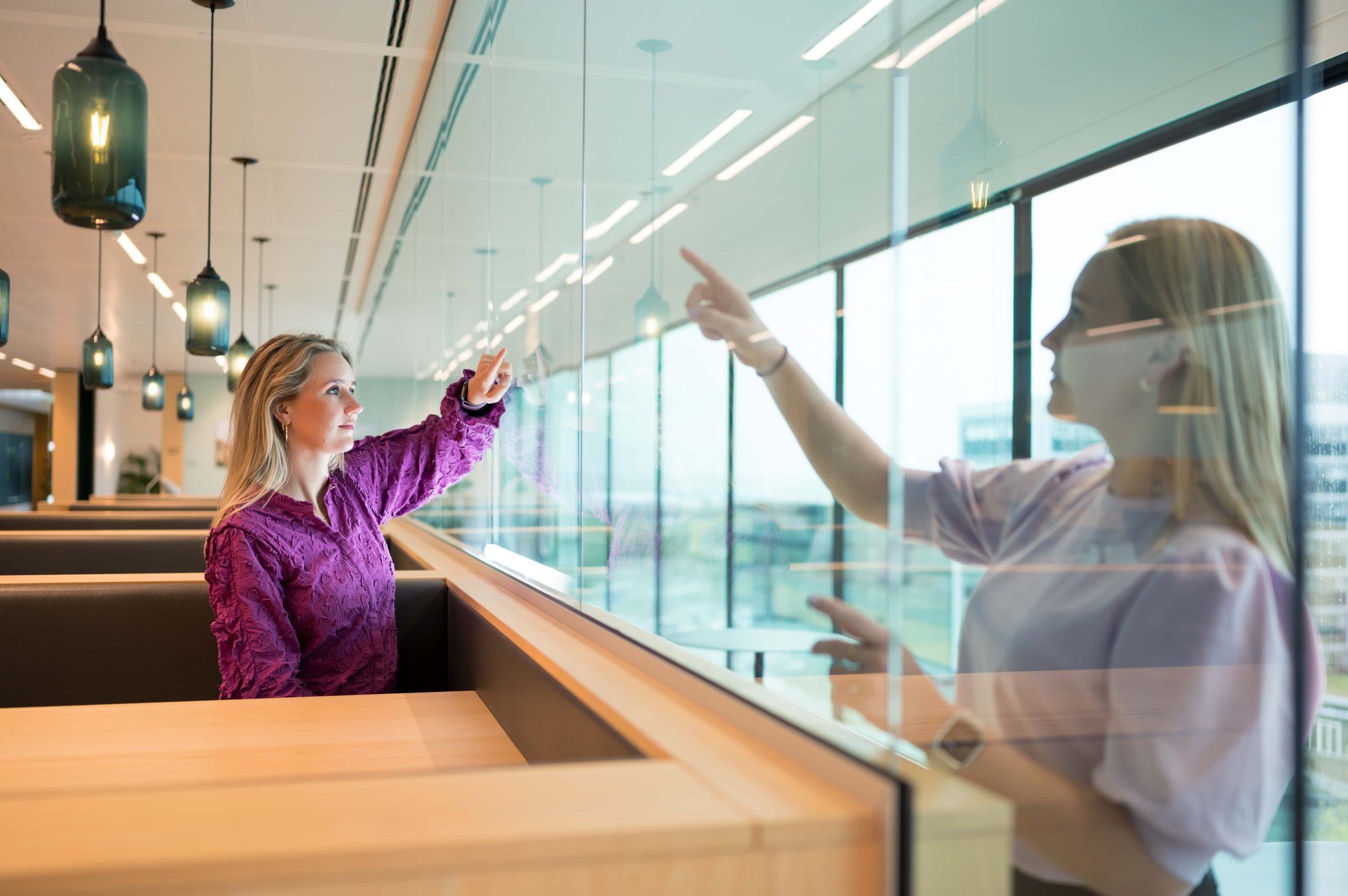 InSpark-Microsoft-Nadia-Danique-Window-Drawing-Web